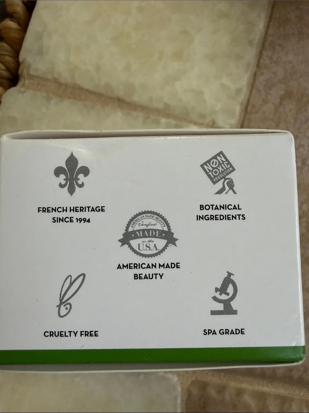 Sonäge Tulsi Soothing Tri Clay Mask — White & Green